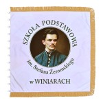 Sztandar satynowy drukowany z uszkami i kółeczkami do szpili